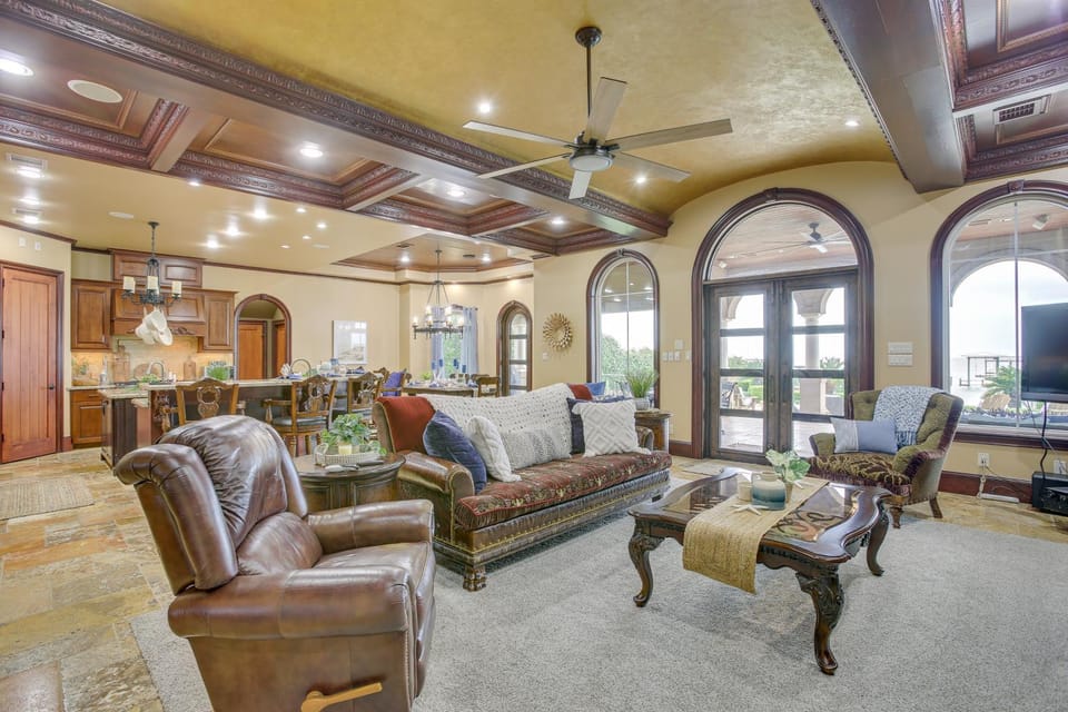 Private Dock and Pier Luxe Villa on Galveston Bay! Villa in San Leon