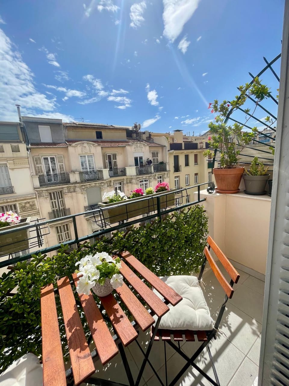 View (from property/room), Balcony/Terrace, Dining area, City view