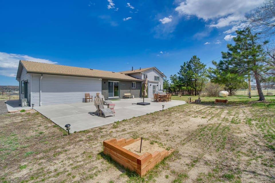 2 Mi to Dtwn Castle Rock: Home w/ Furnished Patio House in Castle Rock