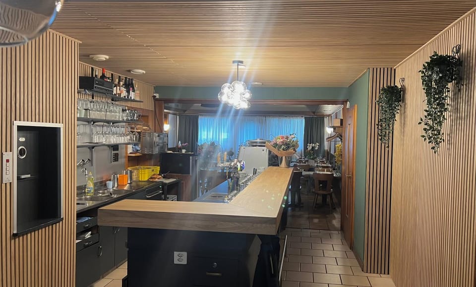 Coffee/tea facilities, Lounge or bar