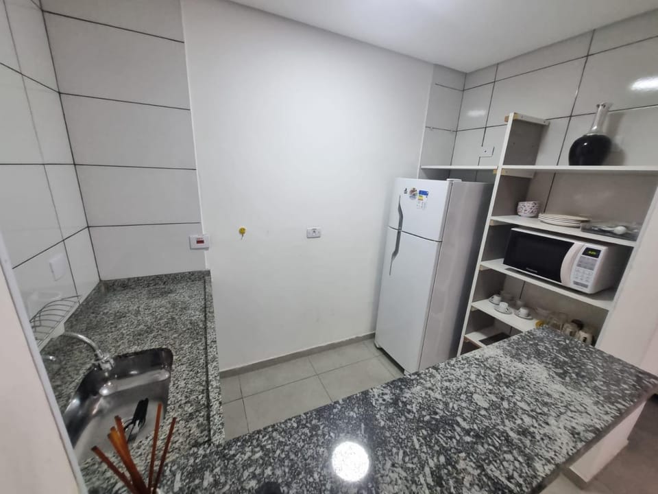 Kitchen or kitchenette, minibar