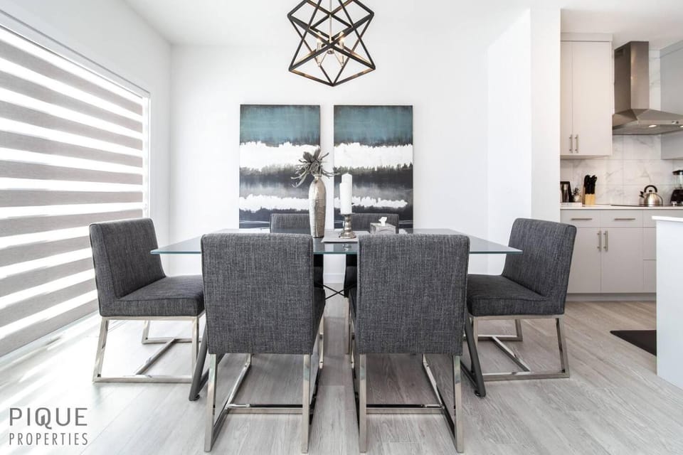*New*Chic Modern Home*King bed*Foosball*Sleeps 8! House in Edmonton