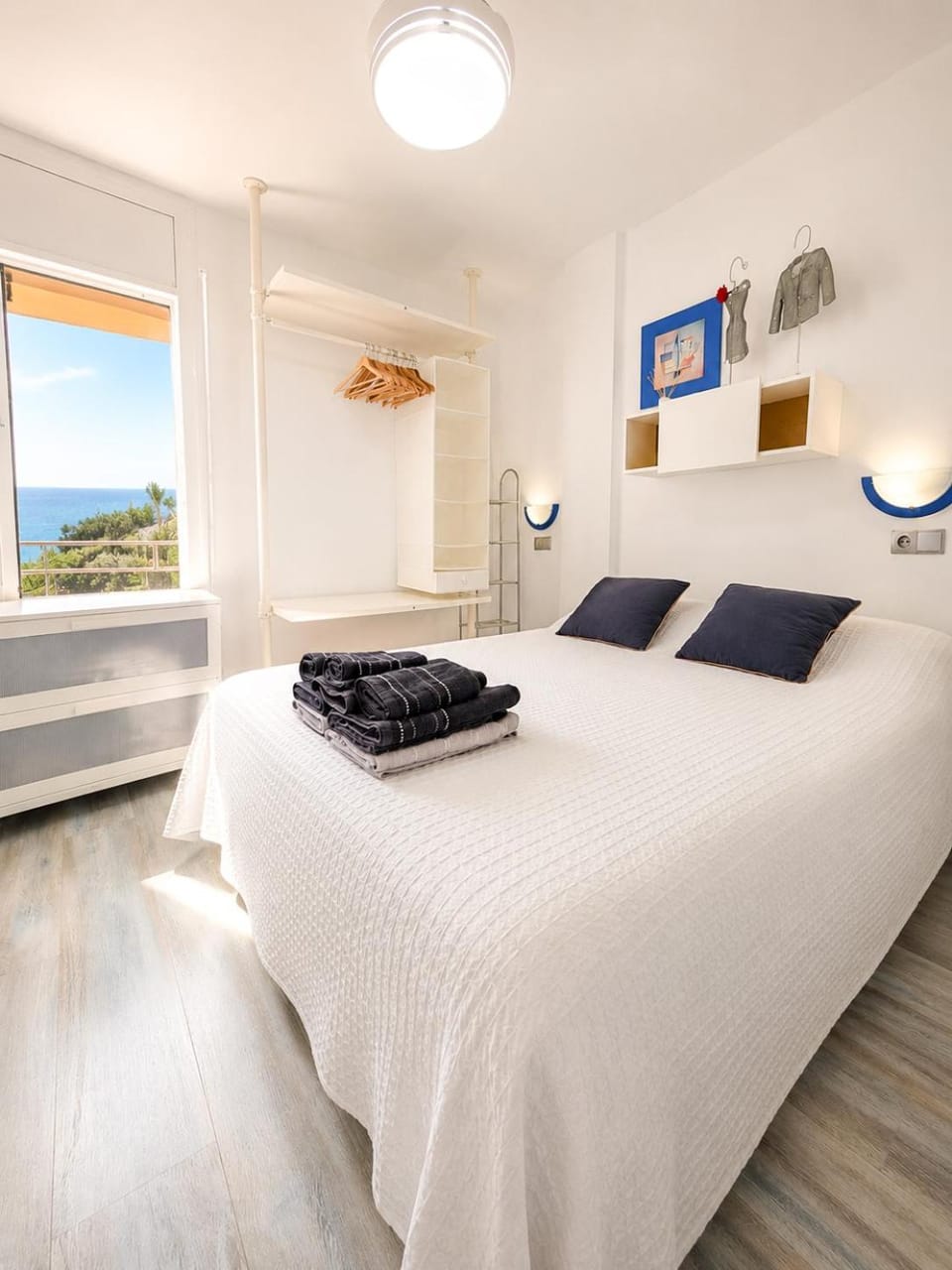 Bed, Sea view