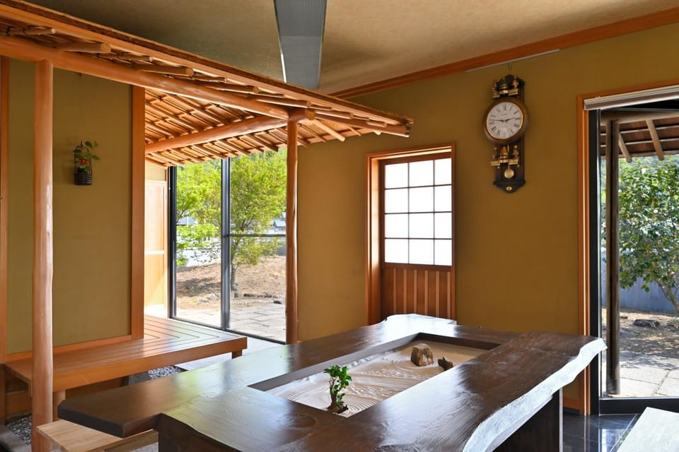 Day, Living room, Dining area