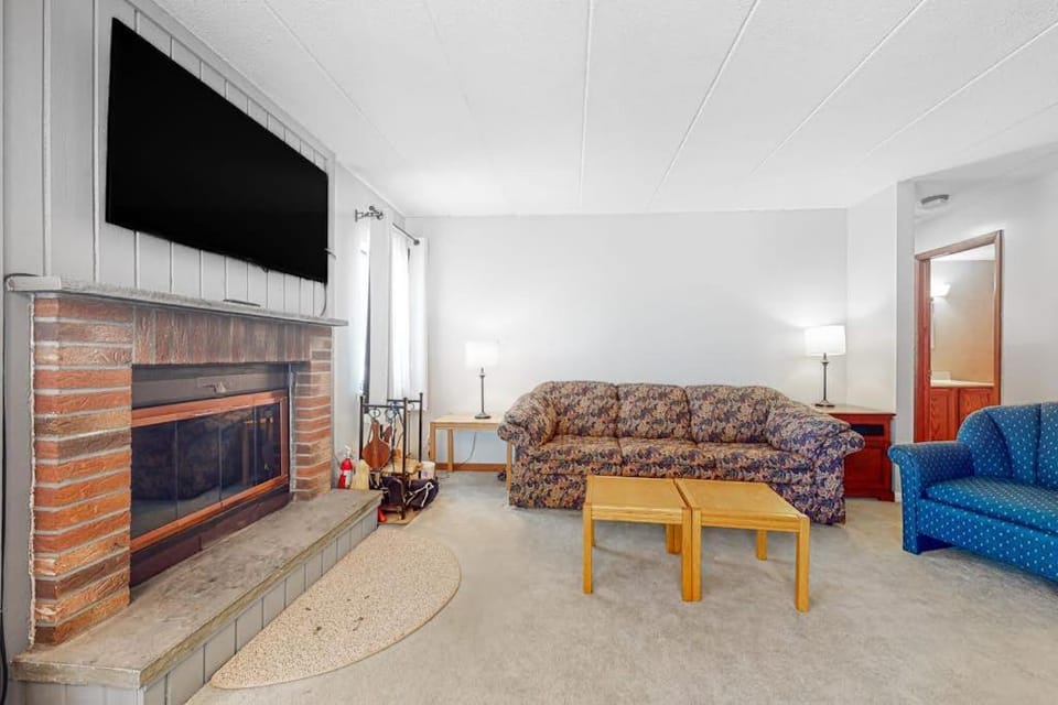 Mountain Village #5H Apartment in Dover