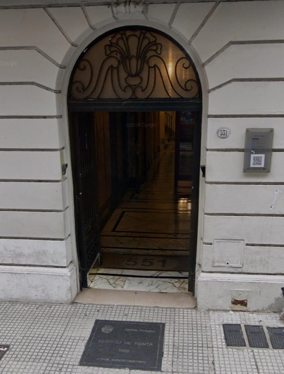 Facade/entrance