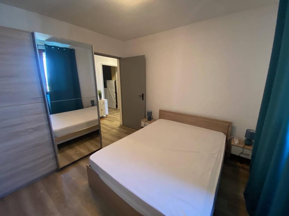 Appartement T3 rénové, 6 pers, face mer, parking, balcon, proche plages - FR-1-81-583 Apartment in Le Barcarès