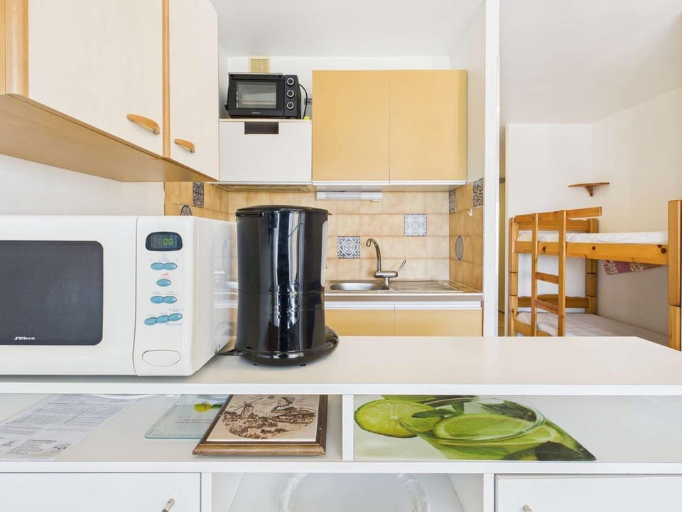 Appartement T2 cabine climatisé à 400 m de la plage - FR-1-423-272 Cabin in Agde