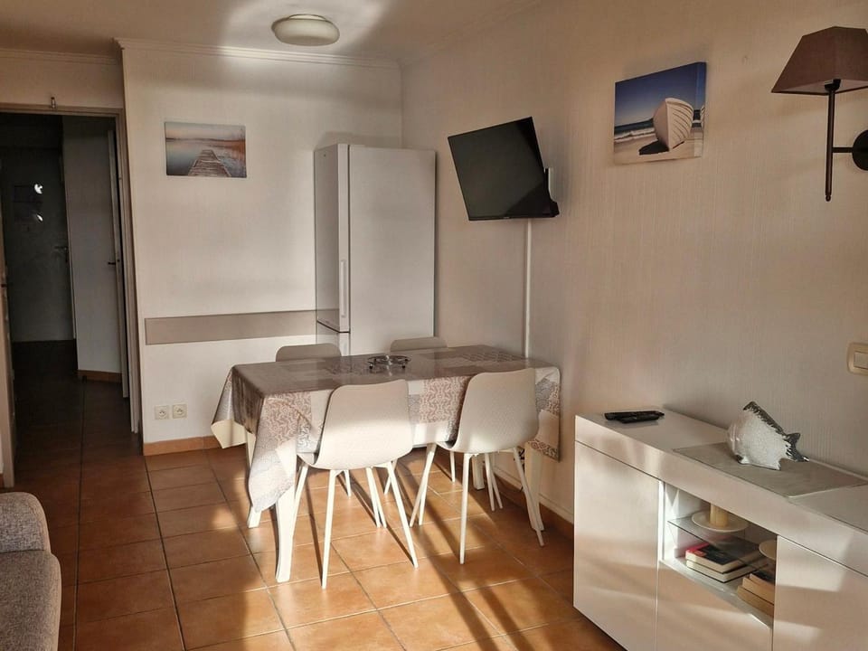 Cap Esterel : Appartement 2 Pièces, Vue Mer, Accès Piscines - FR-1-504-663 Apartment in Saint-Raphael
