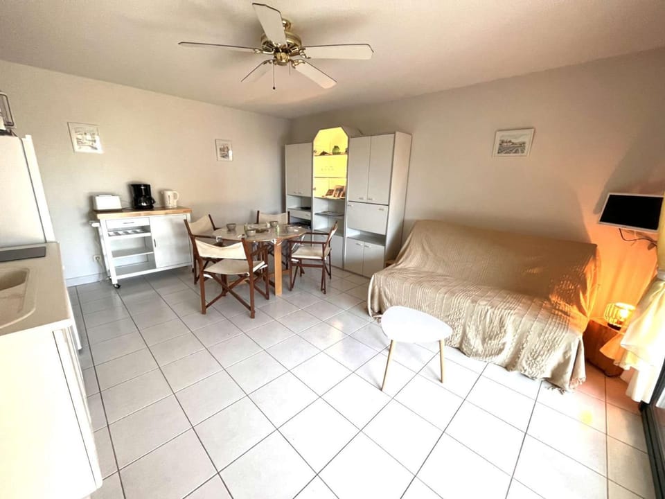 Studio/Cabine à 80m de la plage avec Terrasse, Jardinet et Garage - Cavalaire - FR-1-226B-140 Cabin in Cavalaire-sur-Mer