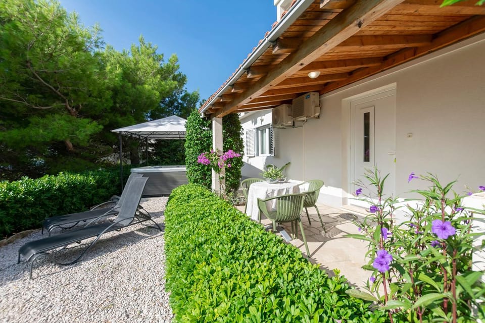 Balcony/Terrace, Area and facilities