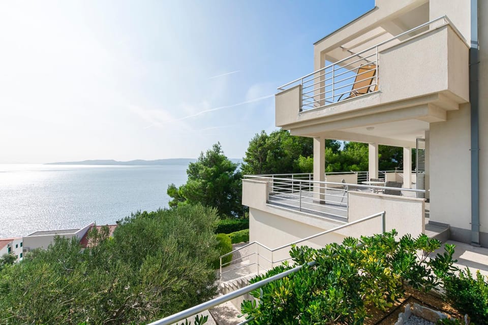 Facade/entrance, Sea view