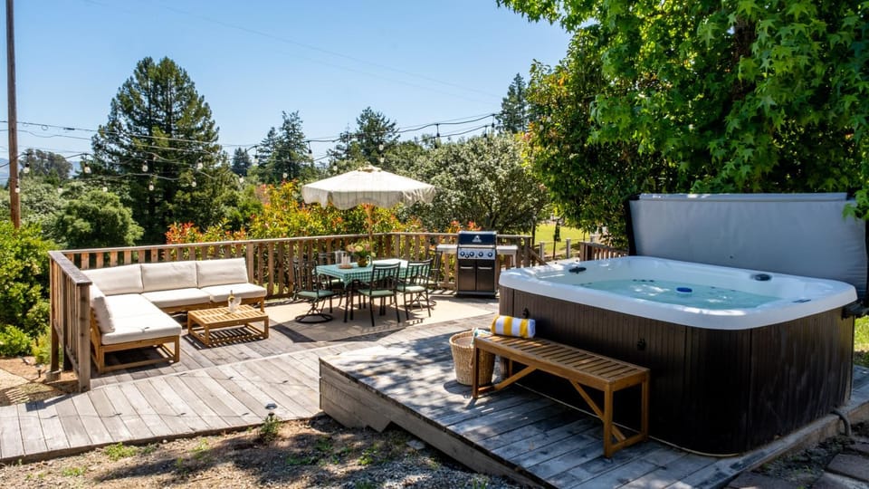 Patio, Natural landscape, Hot Tub, View (from property/room), Balcony/Terrace
