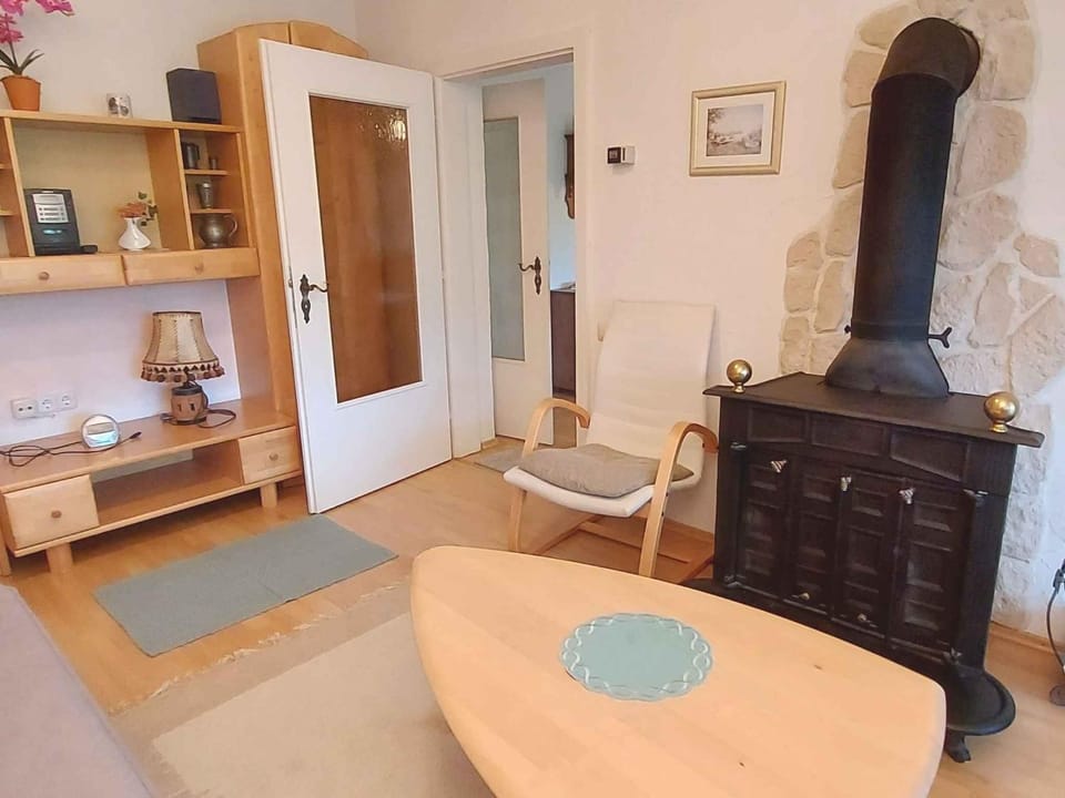 Seating area, fireplace