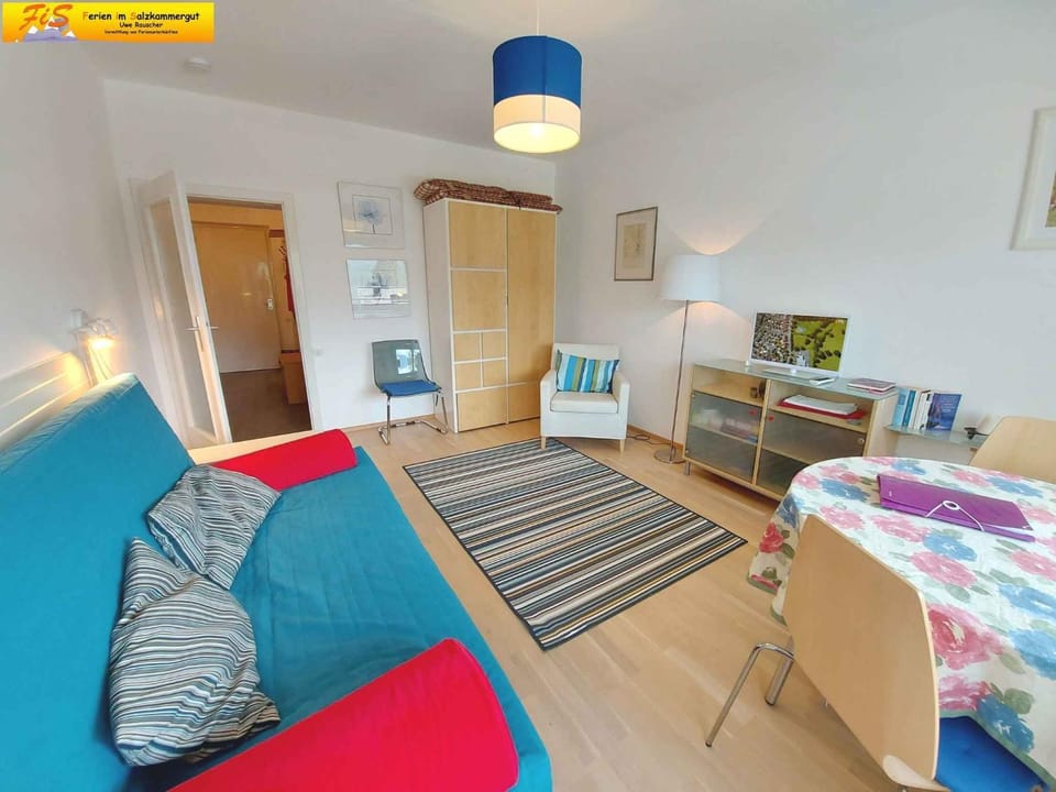 Bed, TV and multimedia, Dining area