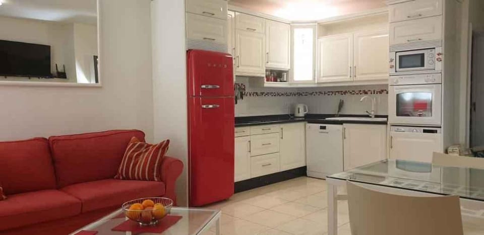 Coffee/tea facilities, Kitchen or kitchenette, dishwasher, microwave, toaster, washing machine