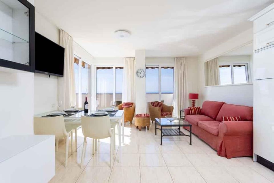 TV and multimedia, Living room, Seating area, Dining area