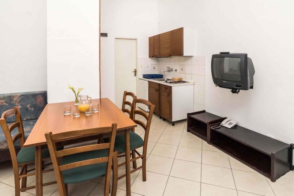 TV and multimedia, Kitchen or kitchenette, Living room, Dining area