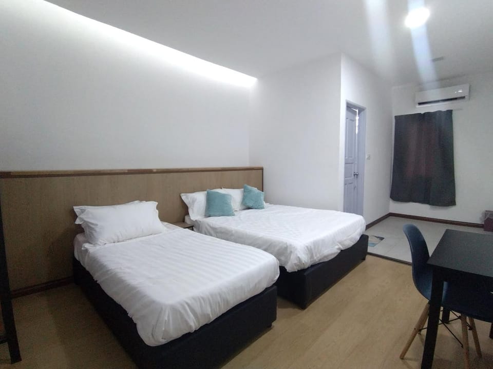 Bed, Photo of the whole room, air conditioner