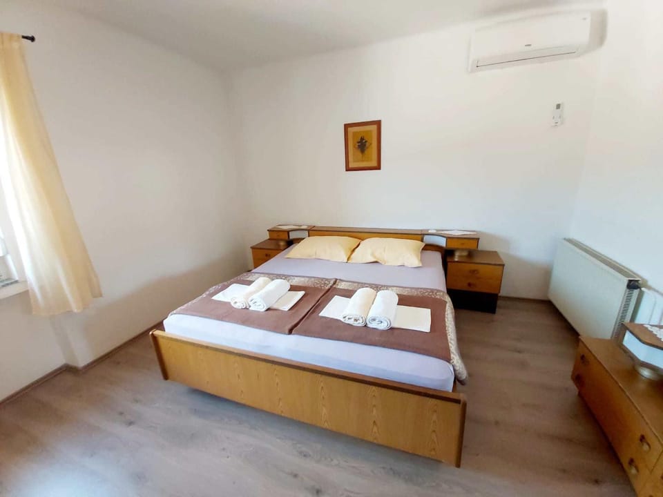 Apartment in Supertarska Draga - Insel Rab 42680 Apartment in Supetarska Draga