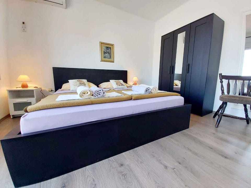 Apartment in Supertarska Draga - Insel Rab 42680 Apartment in Supetarska Draga