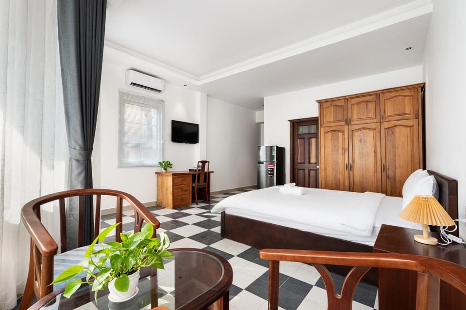 Bed, TV and multimedia, Seating area, Bedroom, hair dresser, wardrobe