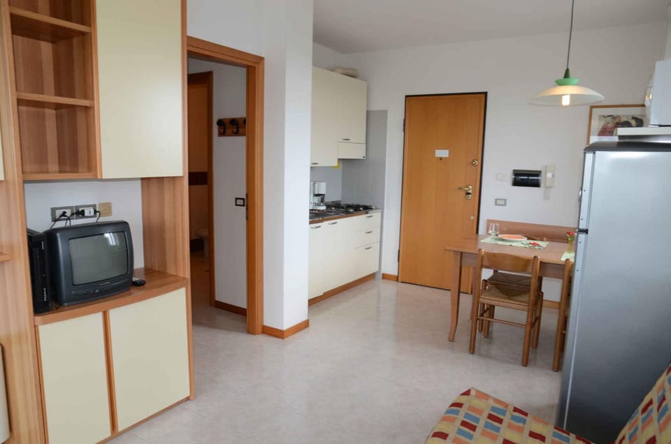 Coffee/tea facilities, Dining area