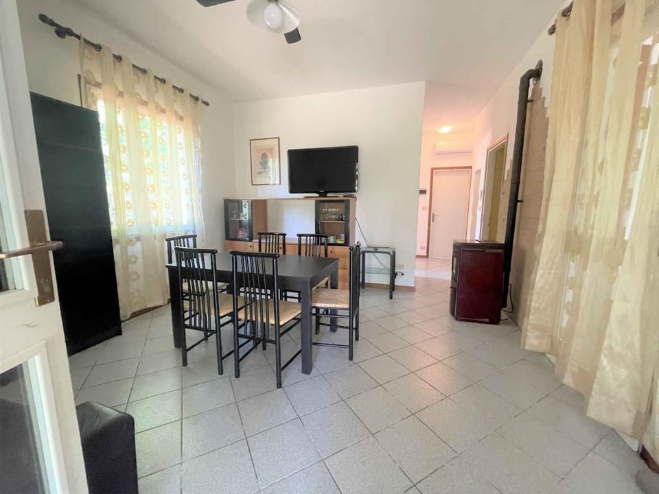 TV and multimedia, Living room, Dining area