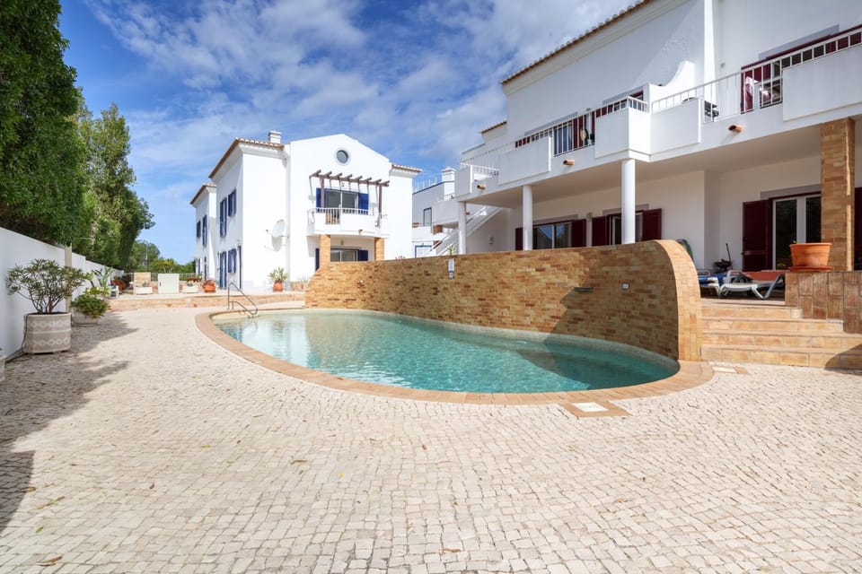 Property building, Patio, Day, Pool view, Swimming pool, sunbed