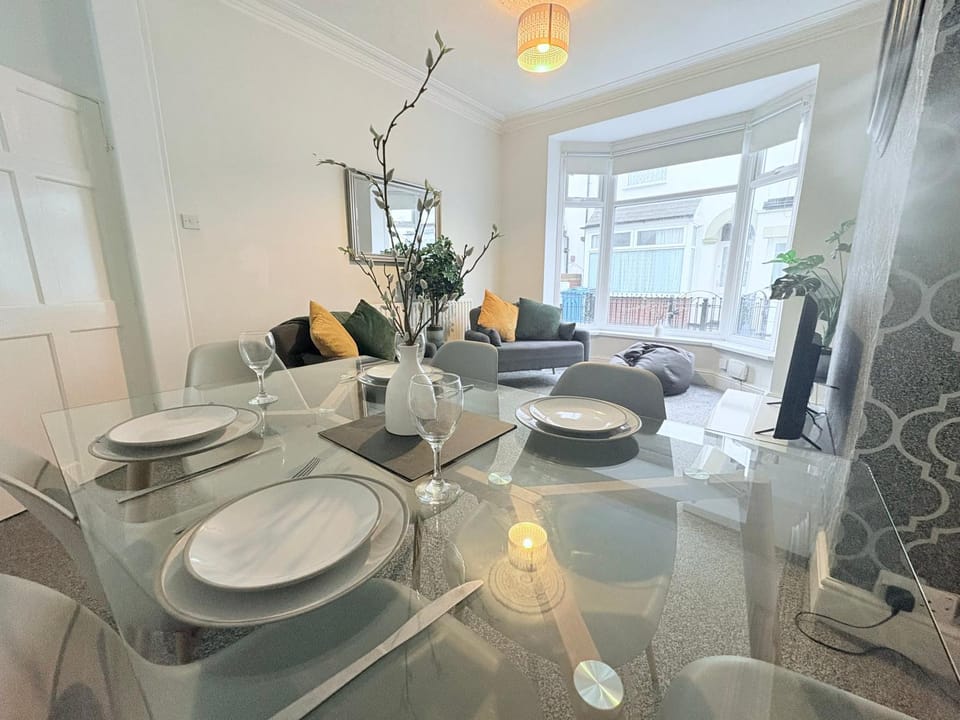 Seating area, Dining area