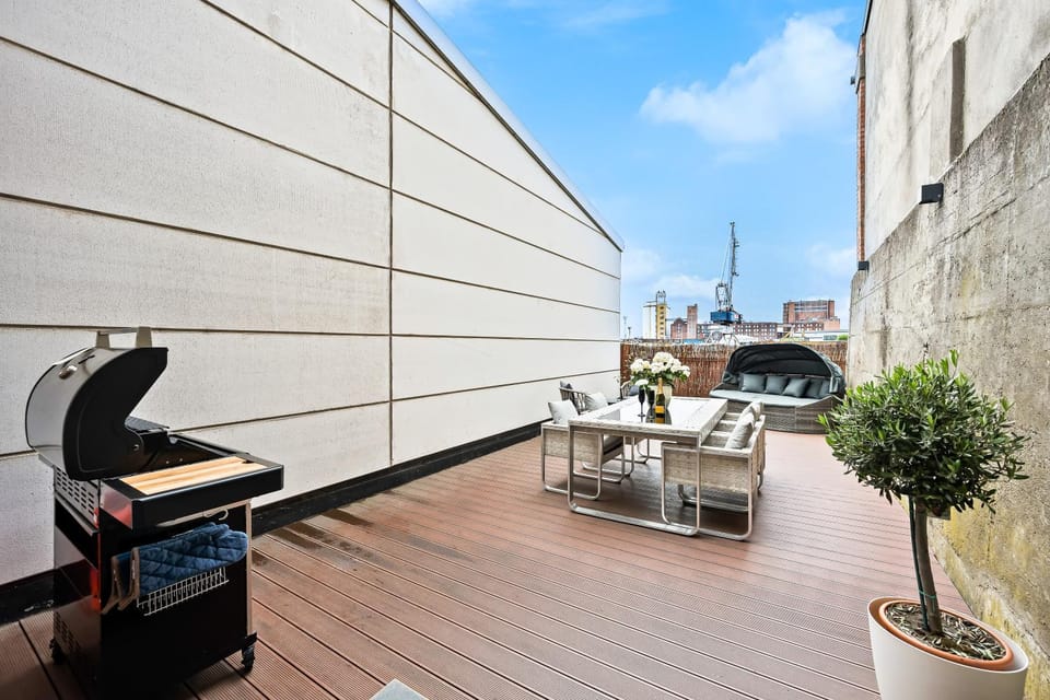 BBQ facilities, View (from property/room), Balcony/Terrace, Balcony/Terrace, Seating area, Dining area, Evening entertainment
