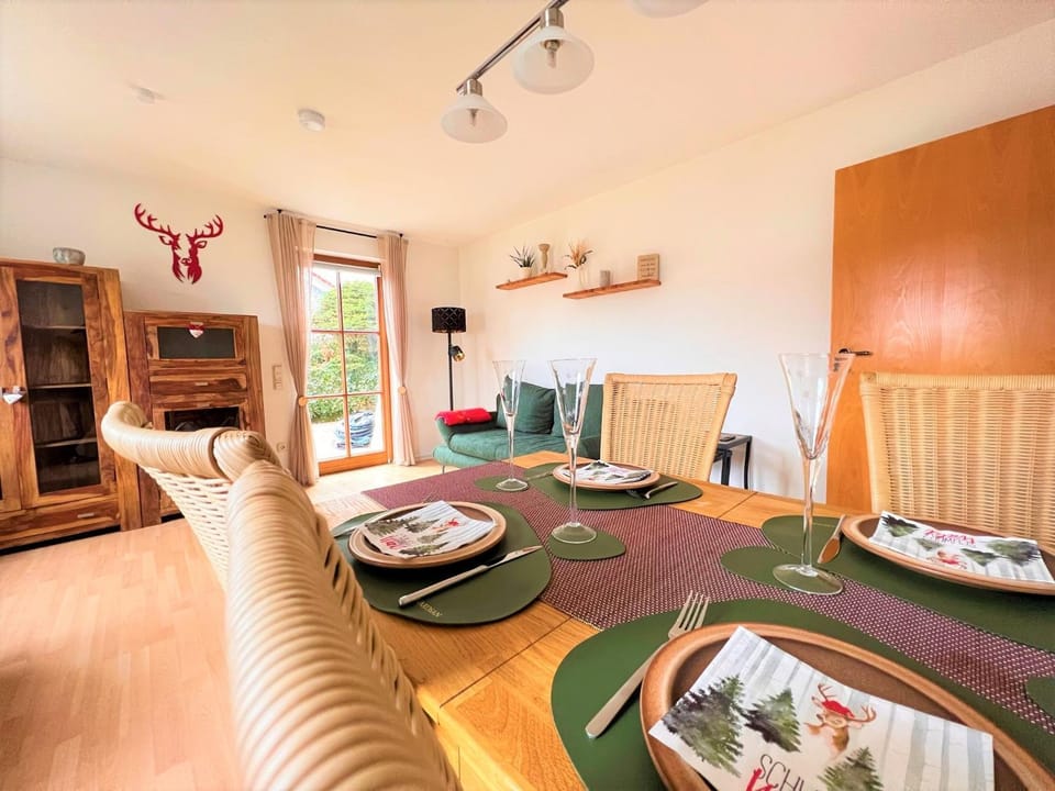 Living room, Dining area