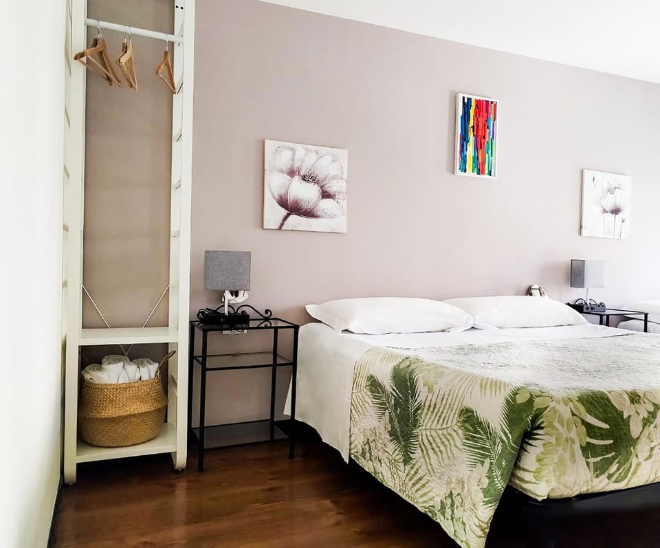 Bed, Bedroom, air conditioner
