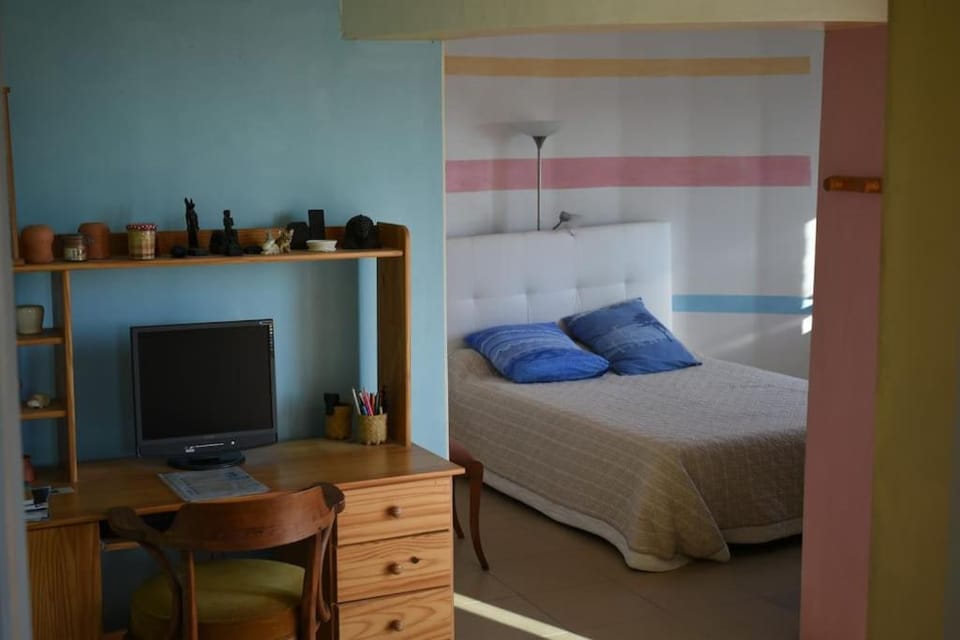 Appartement 45m2 climatisé 4 places indépendant dans villa avec piscine Apartment in Hyères