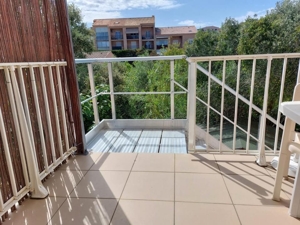 Appartement 45m2 climatisé 4 places indépendant dans villa avec piscine Apartment in Hyères