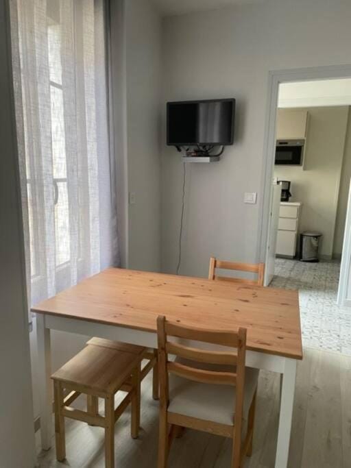 AU COEUR DE LA PUISAYE TOUT PRES DE GUEDELON Apartment in Bourgogne-Franche-Comté