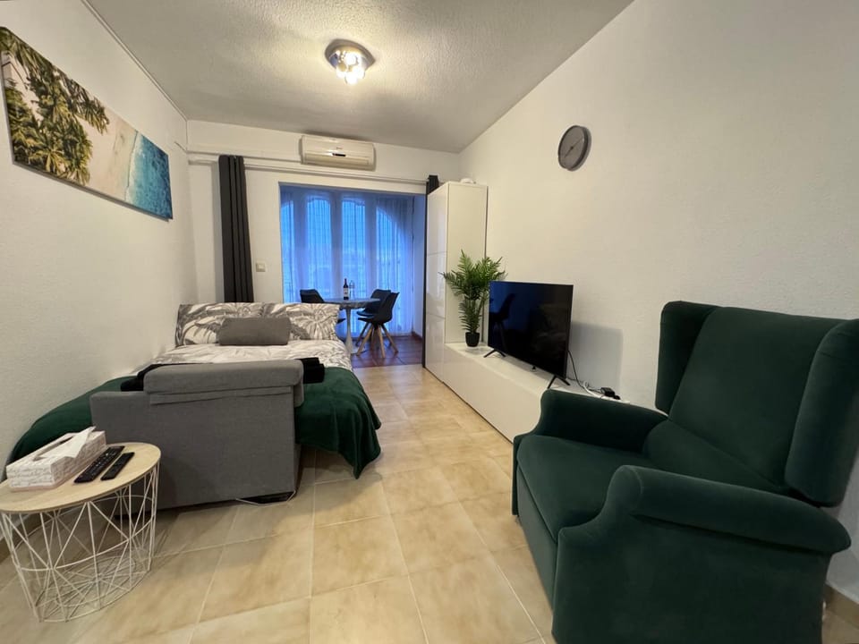 Bed, TV and multimedia, Living room, Seating area, air conditioner