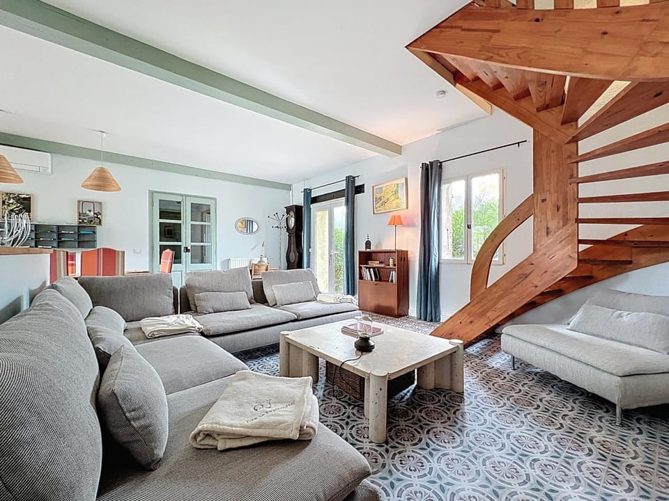 Living room, Seating area