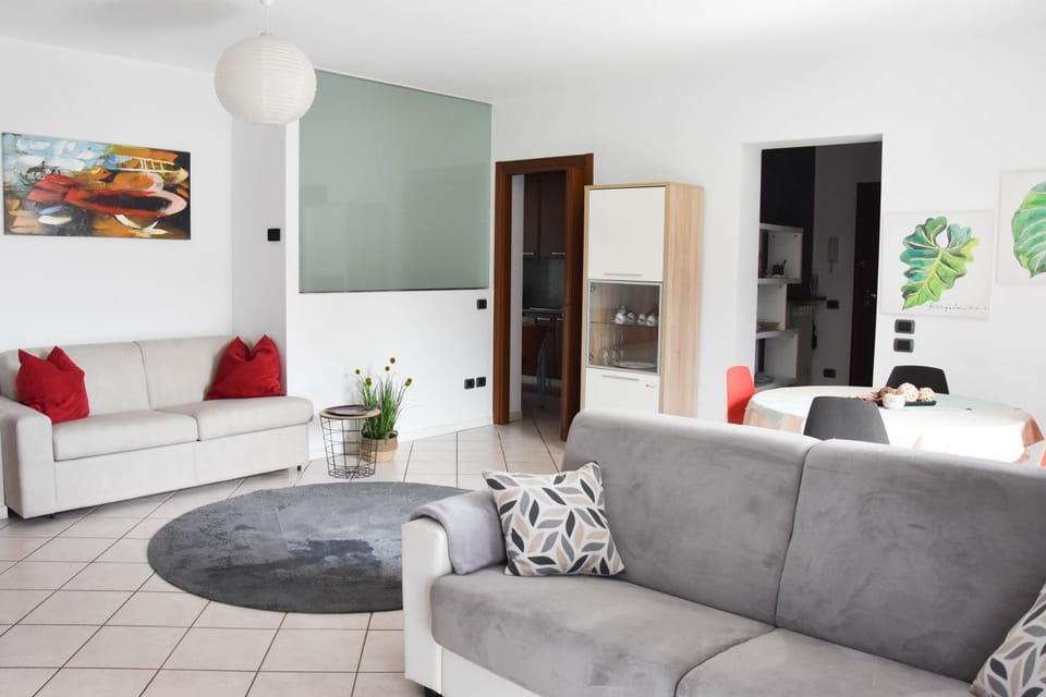 Communal lounge/ TV room, Dining area