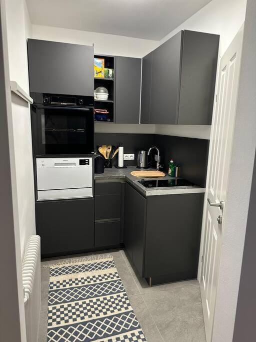 Kitchen or kitchenette, pet friendly, stove