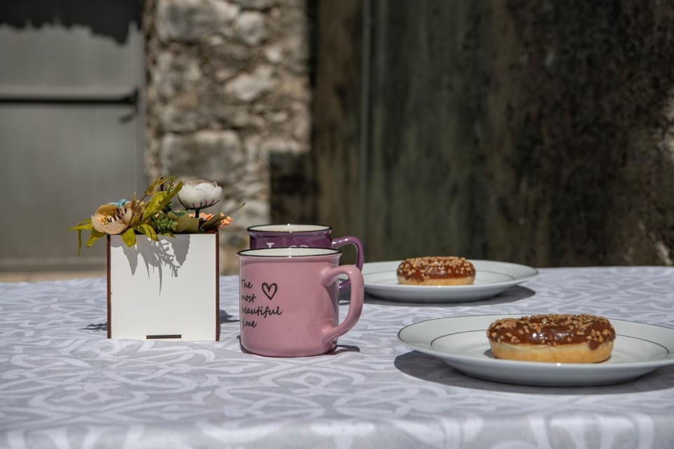 Patio, Coffee/tea facilities, Inner courtyard view