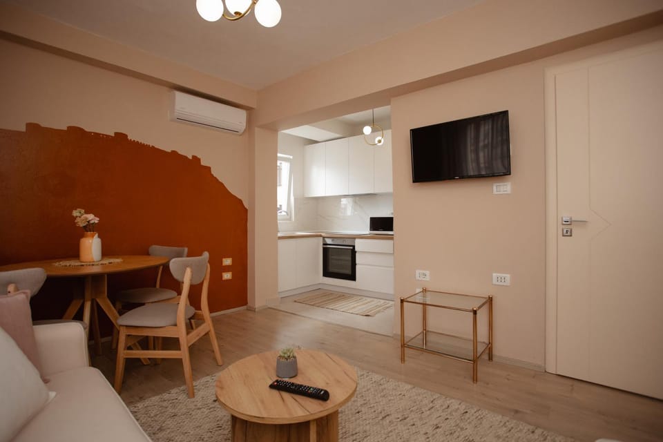 Communal lounge/ TV room, TV and multimedia, Kitchen or kitchenette, Living room, Seating area, Dining area, Evening entertainment, minibar, pet friendly, air conditioner