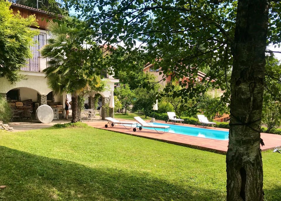 Property building, Garden, Swimming pool, Swimming pool, sunbed