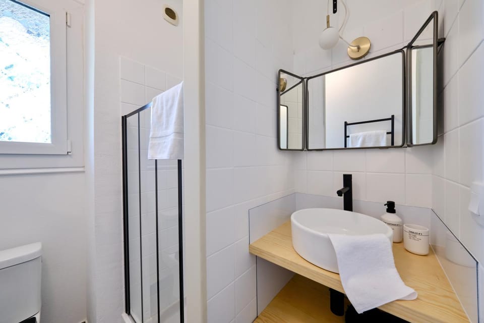 Bathroom, towels