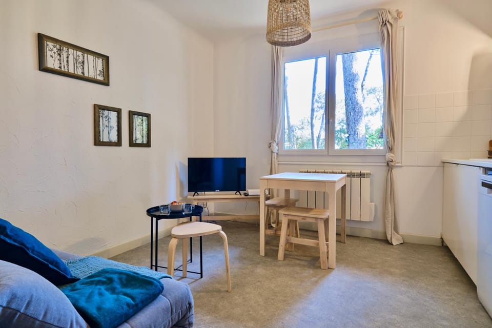 TV and multimedia, Living room, Dining area