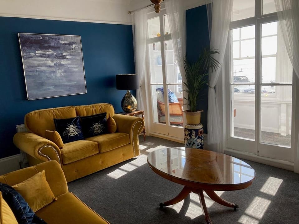 TV and multimedia, Coffee/tea facilities, Balcony/Terrace, Living room, Sea view, internet