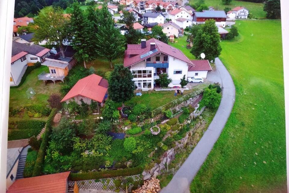 Property building, Day, Neighbourhood, Natural landscape, Bird's eye view, Garden, Garden view, Street view