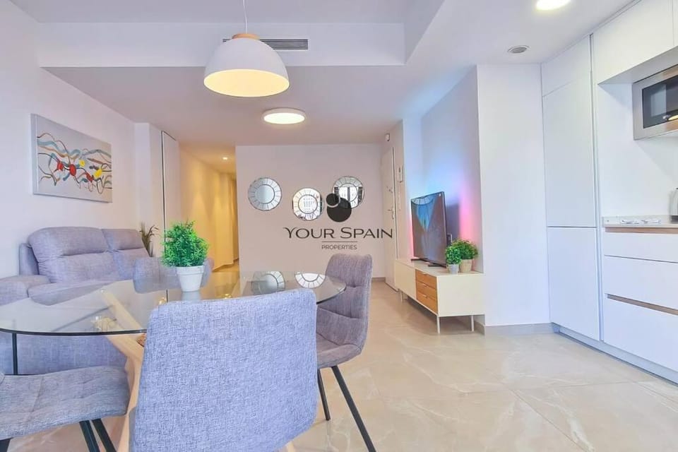 TV and multimedia, Kitchen or kitchenette, Living room, Seating area, Dining area