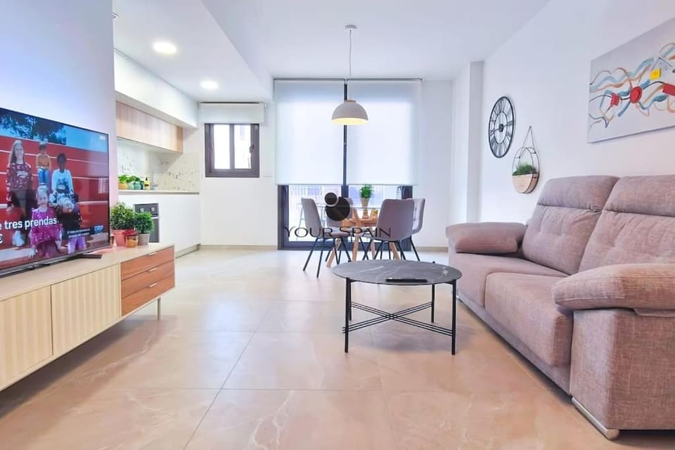 TV and multimedia, Kitchen or kitchenette, Living room, Seating area, Dining area