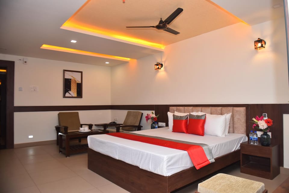 Bed, Photo of the whole room, Bedroom, fireplace